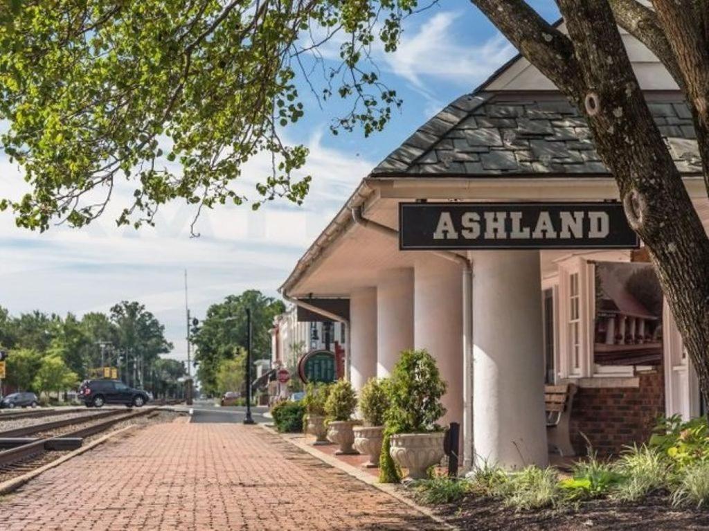 Charming 3-Bedroom Home In Heart Of アシュランド エクステリア 写真
